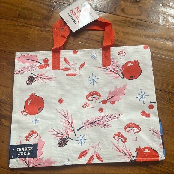 NWT Trader Joes 3 Reusable Holiday Christmas Gift Tote Bags - Picture 5 of 14